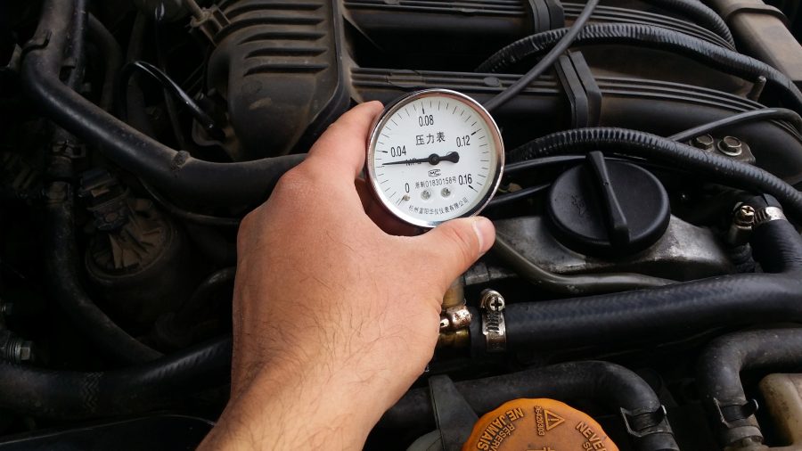 Pression du carburant : pourquoi est-elle importante et comment la vérifier