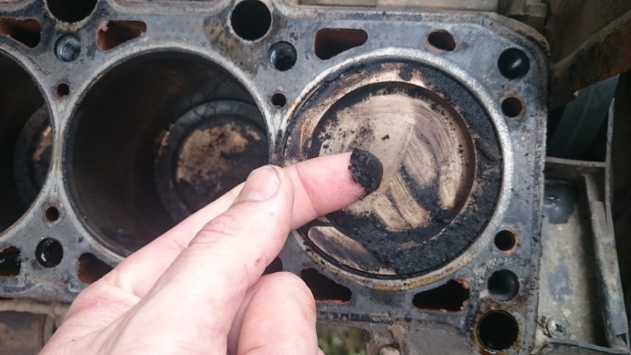 Qu'est-ce que la détonation dans le moteur : pourquoi elle se produit et qu'est-ce qui est dangereux