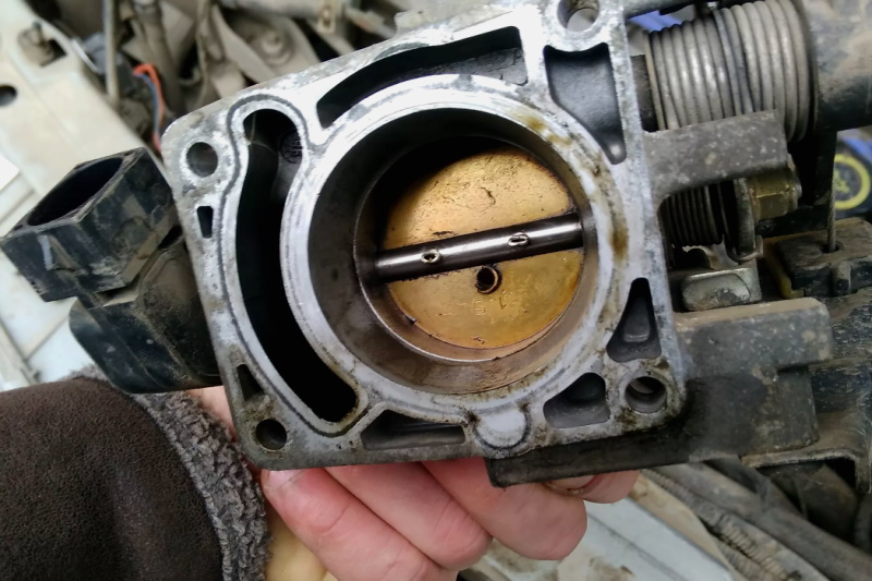 Régime moteur élevé au ralenti