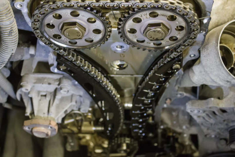 Pourquoi un moteur à combustion interne à essence fonctionne comme un moteur diesel