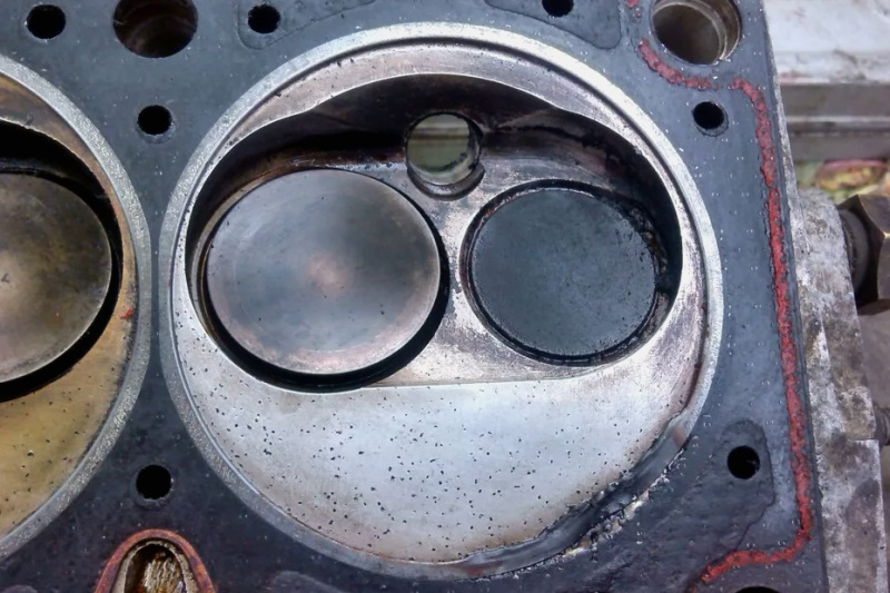 Pourquoi un moteur à combustion interne à essence fonctionne comme un moteur diesel